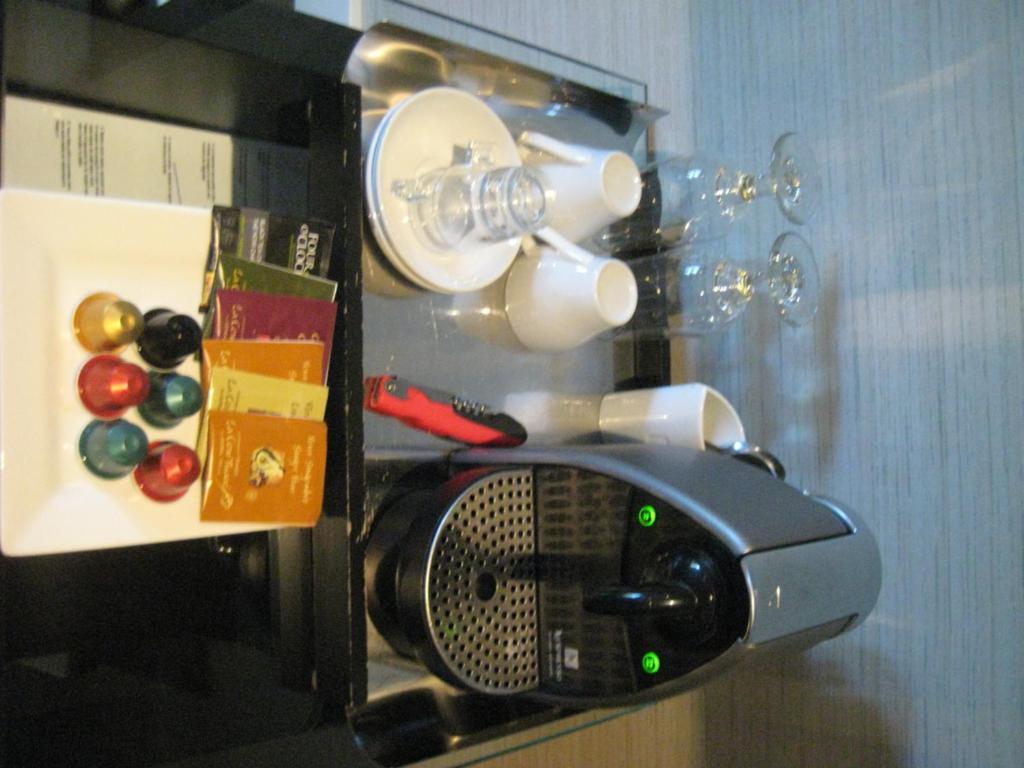 1595 Saint-Denis Hotel Montreal Ngoại thất bức ảnh